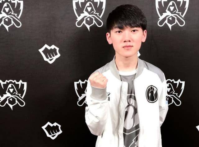 她们几乎成 她们几乎成